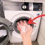 Lợi ích bất ngờ khi cho viên đá lạnh vào máy giặt bạn nên biết