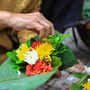 Loại hoa đẹp đến mấy cũng không nên cắm trên bàn thờ