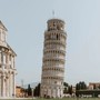 Vì sao tháp nghiêng Pisa không bị đổ?